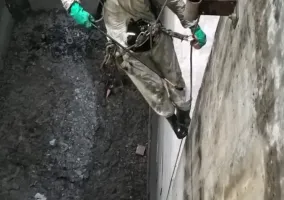 czyszczenia-cisnieniowe-i-hydrofobizacja-scian-bunkra-z-odpadami-10