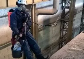 czyszczenie-cisnieniowe-kabiny-sortowniczej-w-sortowni-odpadow-remondis-04