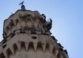 czyszczenie-cisnieniowe-wiezy-ratusza-w-opolu-03