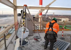 usuwanie-zanieczyszczen-z-dna-silosow-huta-guardian-01