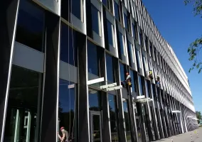 mycie-elewacji-biurowca-nowy-rynek-1-w-poznaniu-04