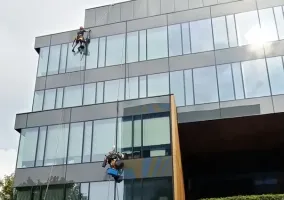 mycie-elewacji-budynku-pixel-poznan-01