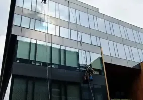 mycie-elewacji-budynku-pixel-poznan-02