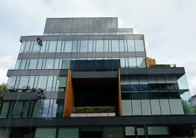 mycie-elewacji-budynku-pixel-poznan-03