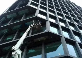 mycie-elewacji-wiezowca-baltyk-w-poznaniu-02