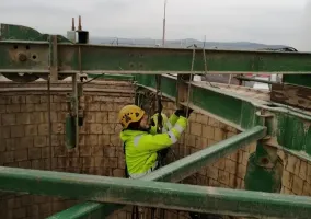 demontaz-platformy-roboczej-i-urzadzen-towarzyszacych-na-kominie-elektrowni-turow-02