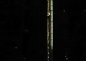 montaz-elementow-systemu-detekcji-dymu-02