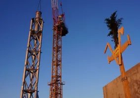 montaz-iglicy-na-budynku-varso-tower-w-warszawie-04