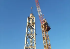 montaz-iglicy-na-budynku-varso-tower-w-warszawie-08