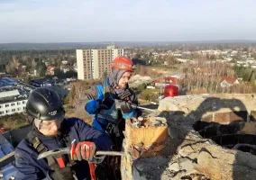 czesciowa-rozbiorka-komina-wraz-z-montazem-czapy-stalowej-puszczykowo-02