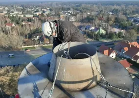 czesciowa-rozbiorka-komina-wraz-z-montazem-czapy-stalowej-puszczykowo-03