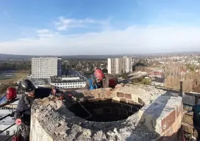 czesciowa-rozbiorka-komina-wraz-z-montazem-czapy-stalowej-puszczykowo-04