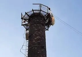 czesciowa-rozbiorka-komina-wraz-z-montazem-czapy-stalowej-puszczykowo-06