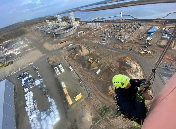 Praca specjalisty na wysokości