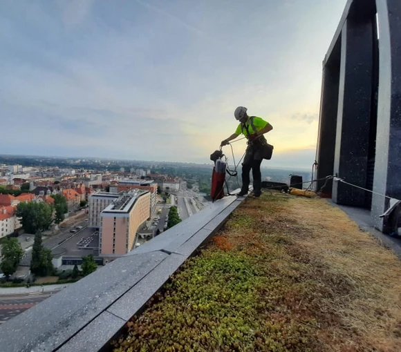 Profesjonalne usługi wysokościowe w Poznaniu - zdjęcie