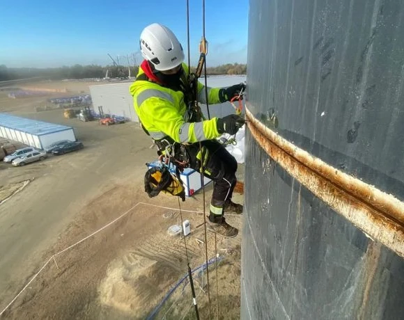 Doświadczeni alpiniści przemysłowi - zdjęcie